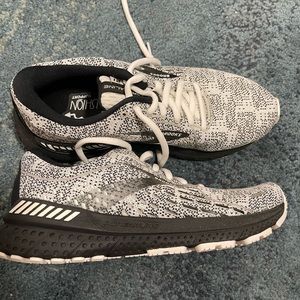 Make an offer! Brooks Adrenaline GTS 21 size 7.5 NWOT